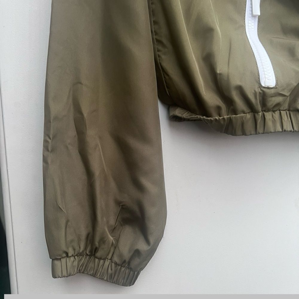 rue21 Cropped Windbreaker size M - Picture 3 of 5